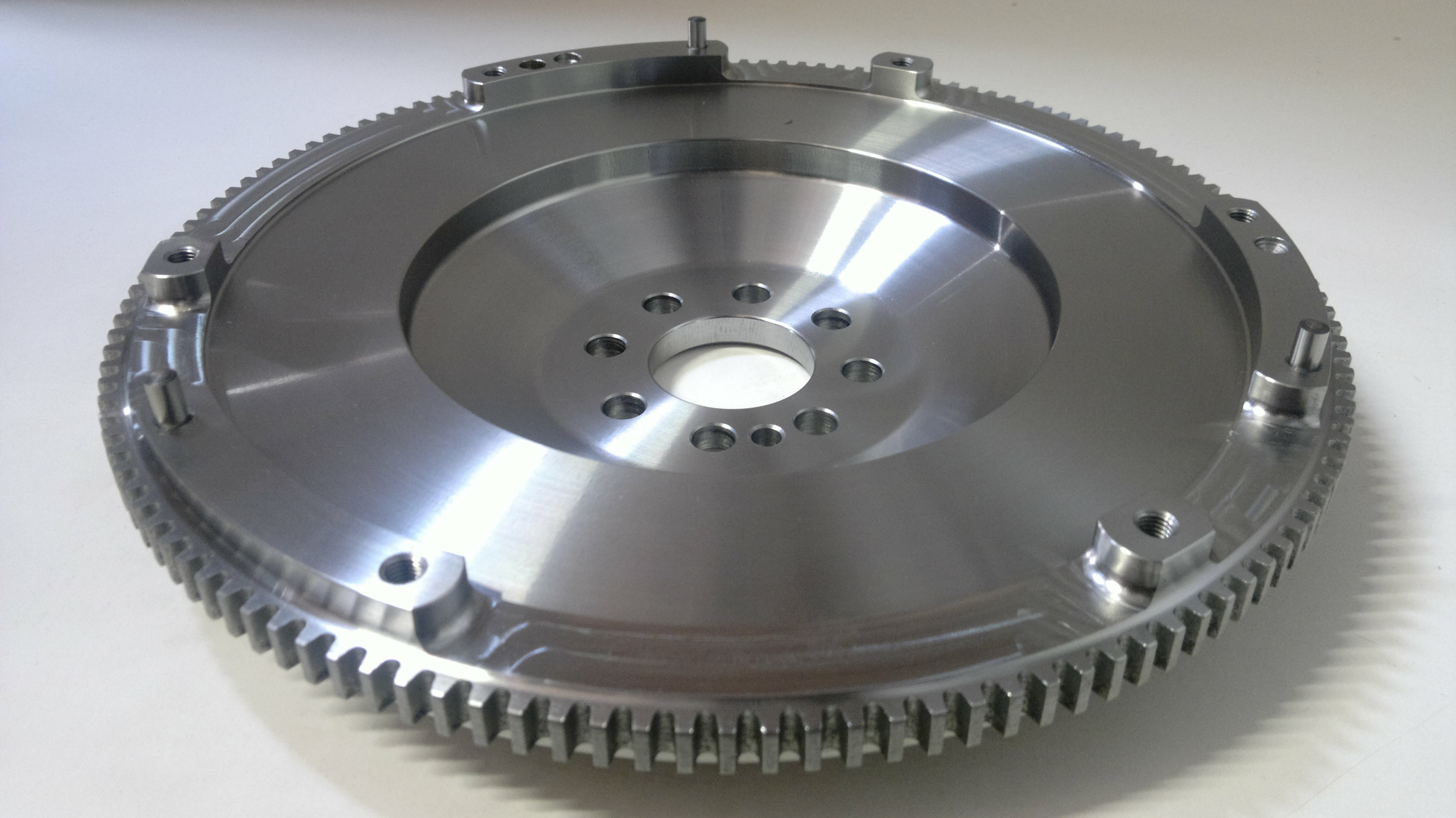 Volante de motor TTV aligerado para Audi 1.8 y 2.0 TFSI caja 6 marchas 06J embrague estándarArray