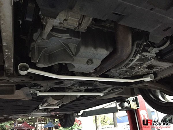 Barra de conexión inferior delantera Mercedes A250 / AMG 13+ W176 2 puntosArray