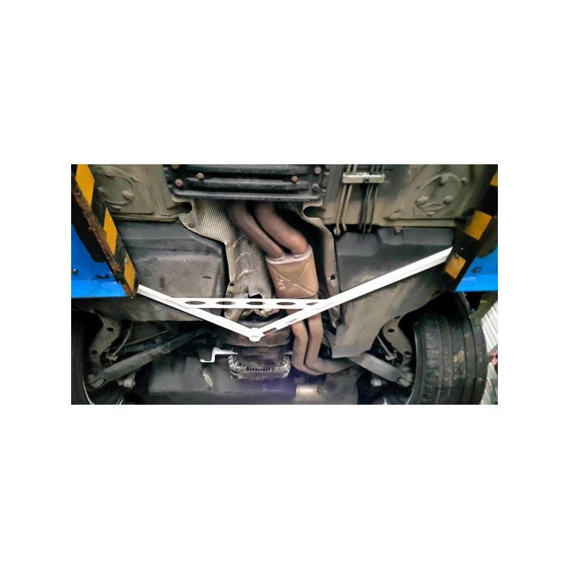 Refuerzo inferior trasero 3 pts BMW 3-Series E46 M3 3.2 01-06Array