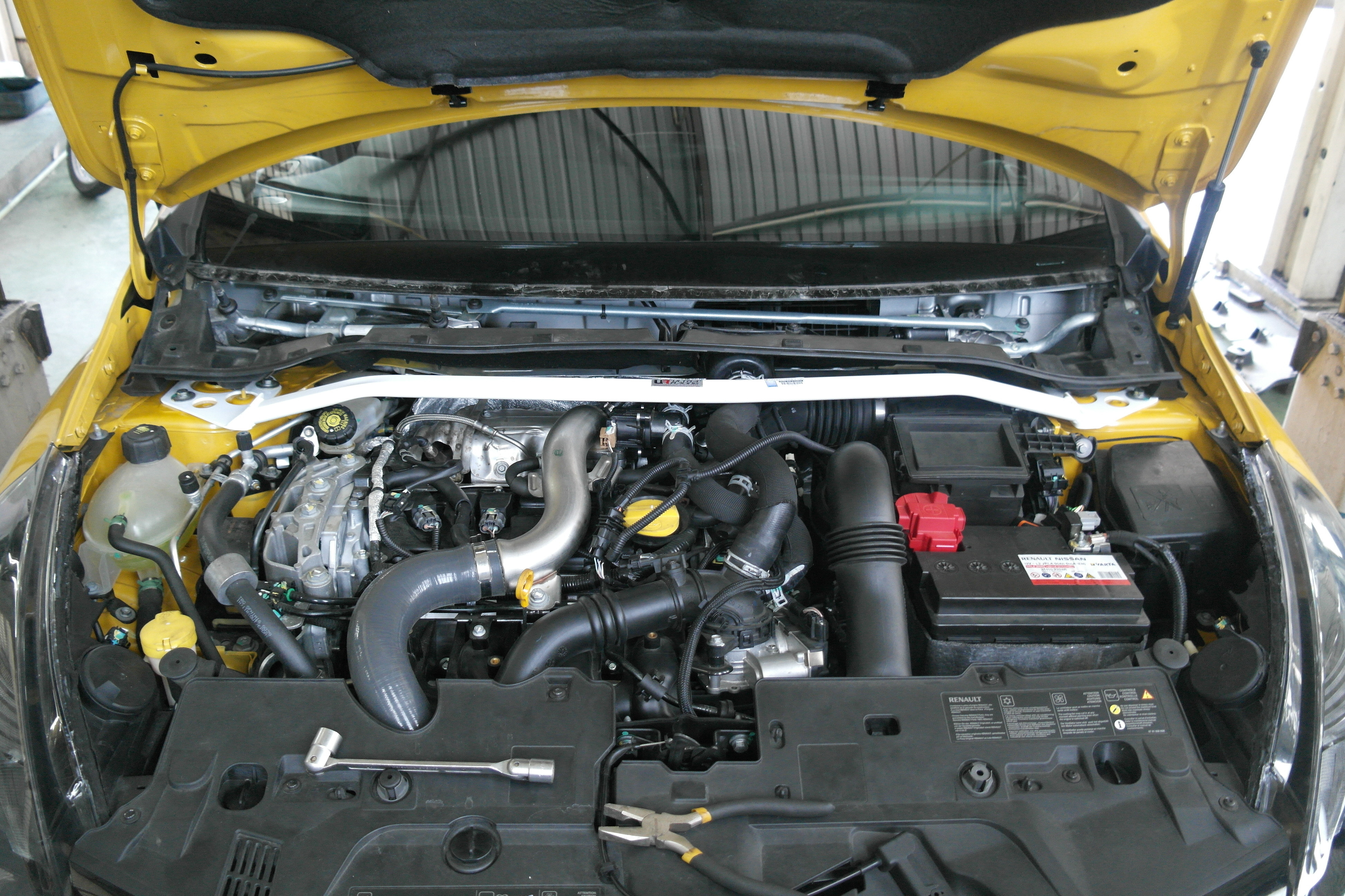 Delantero Renault Clio RS Mk4 13+ Barra de remolque superior de 2 puntosArray