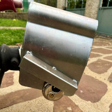 Dispositivo de reboque antirroubo universal multi-posições