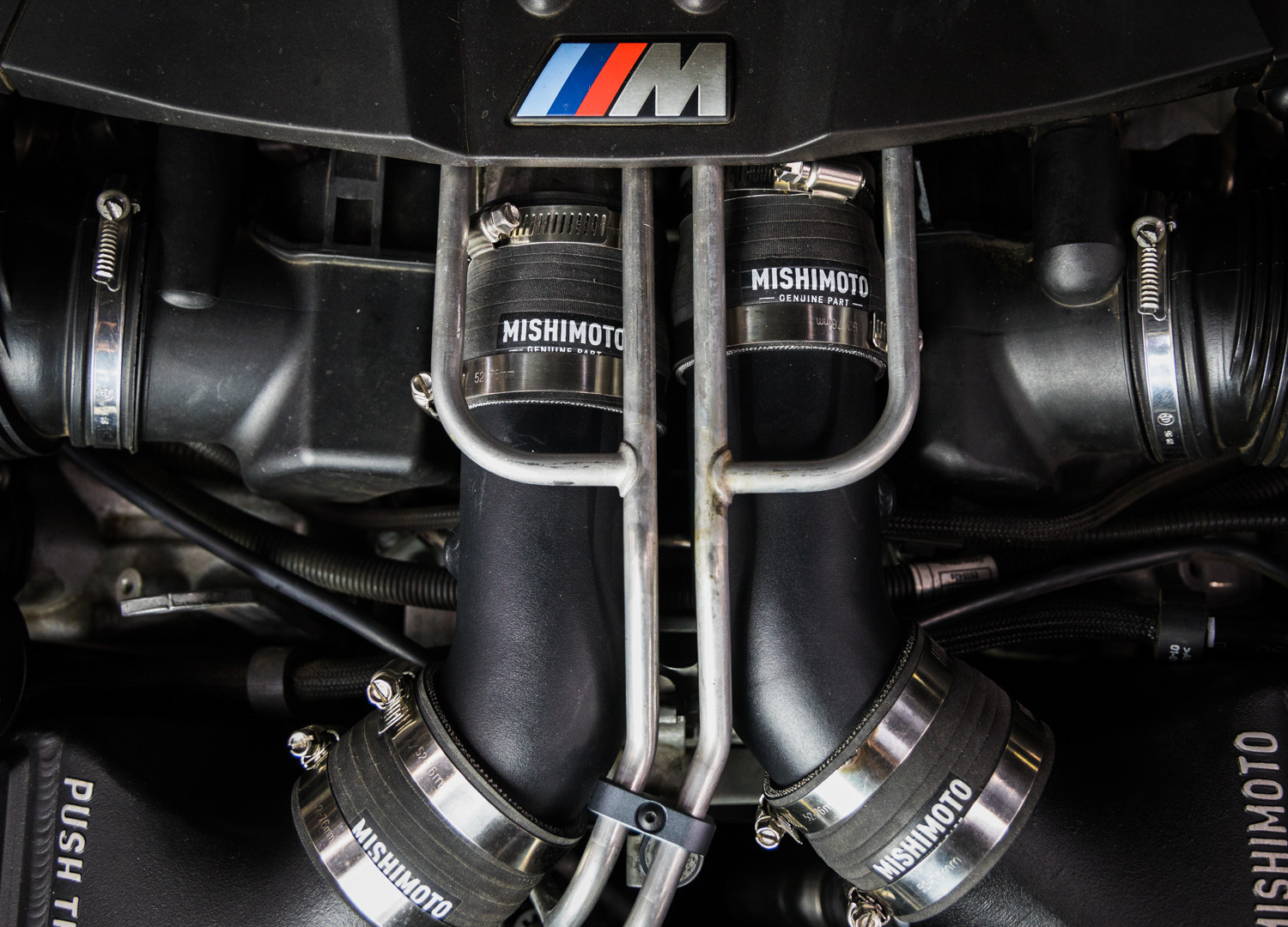 Tubo de sobrealimentação Mishimoto para BMW M5/M6 F1X (2012-2018)Array