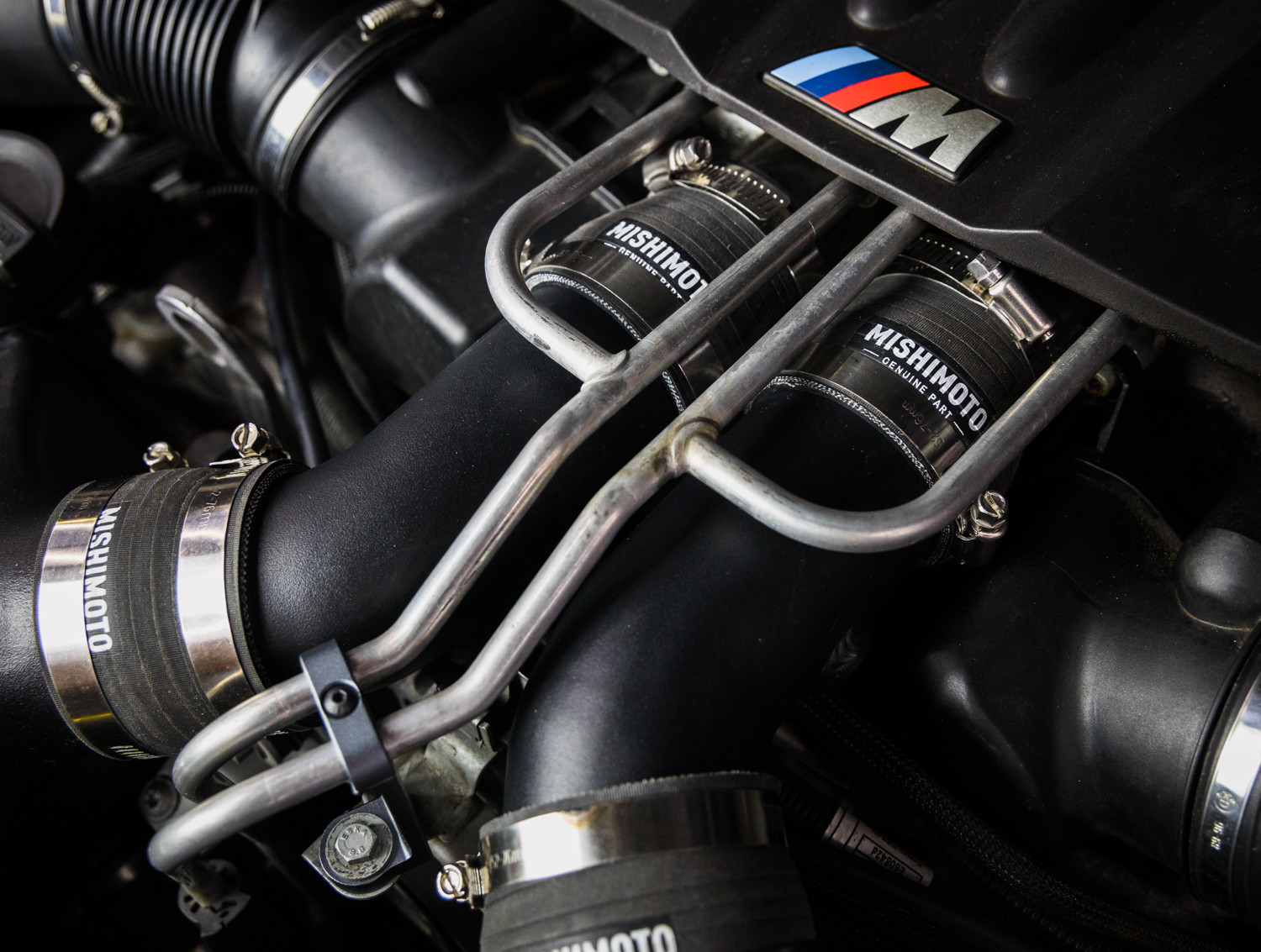 Tubo de sobrealimentação Mishimoto para BMW M5/M6 F1X (2012-2018)Array