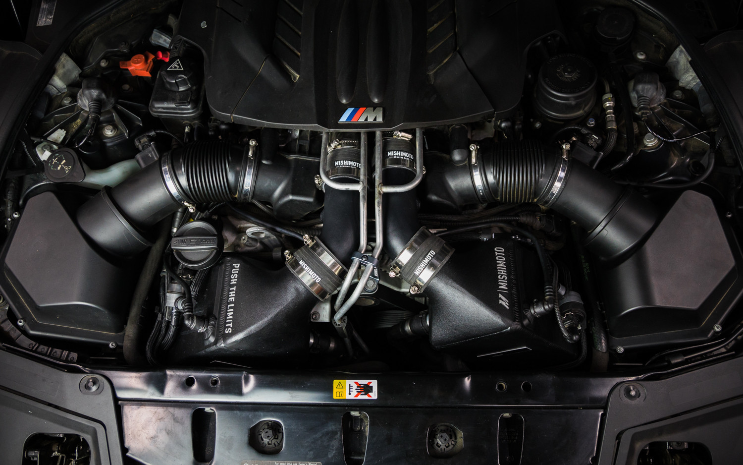 Tubo de sobrealimentação Mishimoto para BMW M5/M6 F1X (2012-2018)Array