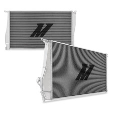 Radiador de água em alumínio MISHIMOTO para BMW 335i e 135i com caixa de velocidades automática e motor N54/N55 (2006-2013)