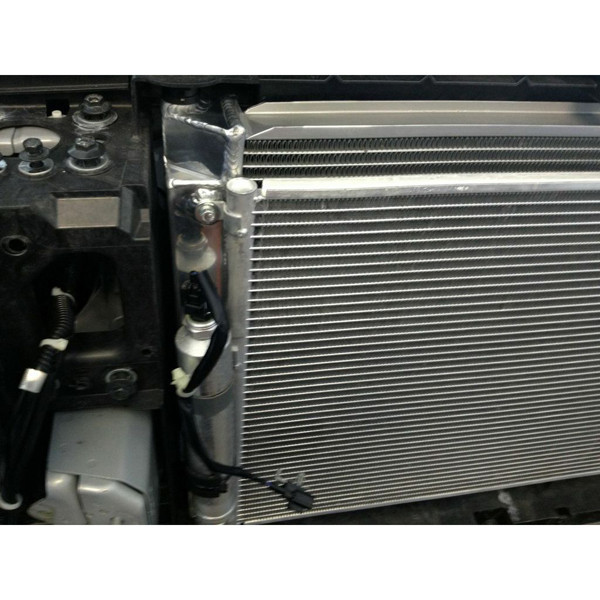 Radiador de água em alumínio MISHIMOTO para Nissan 370Z (2009-2020)Array