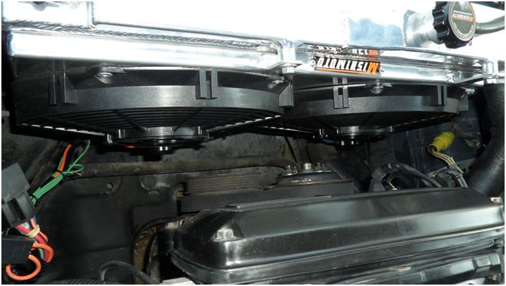 Kit de dois ventiladores MISHIMOTO para Toyota Corolla (1983-1987)Array
