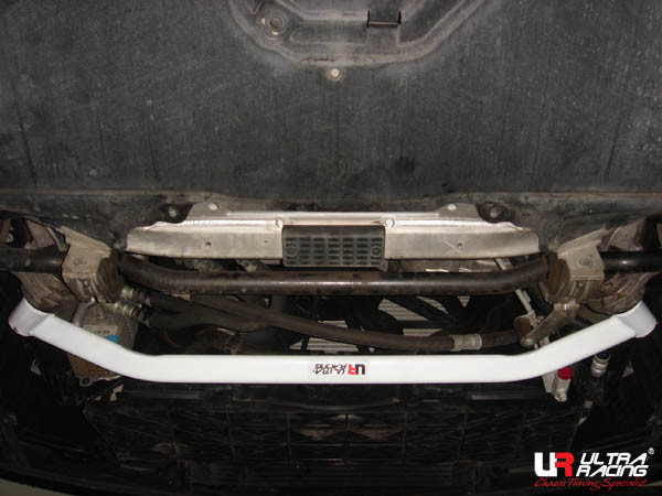Barra antiacercamiento inferior delantera 2 puntos ULTRA RACING BMW 5-Series E60 530Array