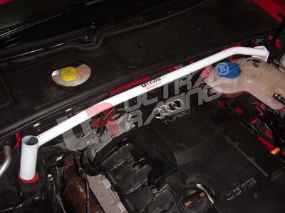 Barra antiacercamiento superior delantera 2 puntos ULTRA RACING Audi A4 04-07 FSIArray