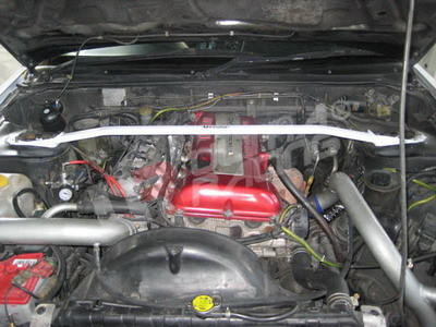 Barra anti-aproximação superior dianteira ULTRA RACING Nissan S13 89-94 SR20DETArray