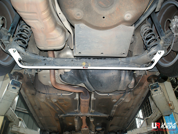 Barra estabilizadora trasera ULTRA RACING VW Golf 4 97-06 (1.8) 18mmArray