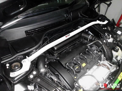 Barra anti-aproximação superior dianteira ULTRA RACING Mini Clubman 08+ 1.6TArray