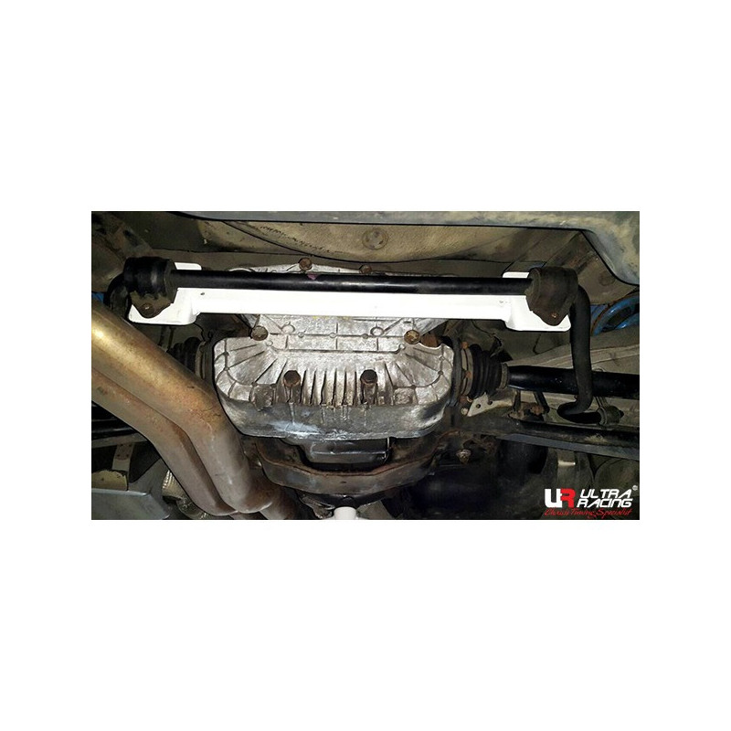 Barra anti-aproximación inferior trasera 2 puntos ULTRA RACING BMW 3-Series E46 M3 3.2 01-06Array