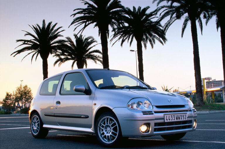 Silenciador desportivo Inoxcar para Renault Clio 2 RS de 172 ch, 2000-2001, com saída ocultaArray