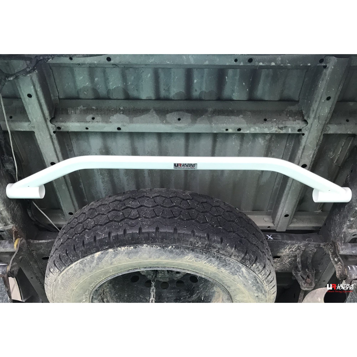Reforço do chassi Ultra Racing L200 Triton UR-RT2-640Array