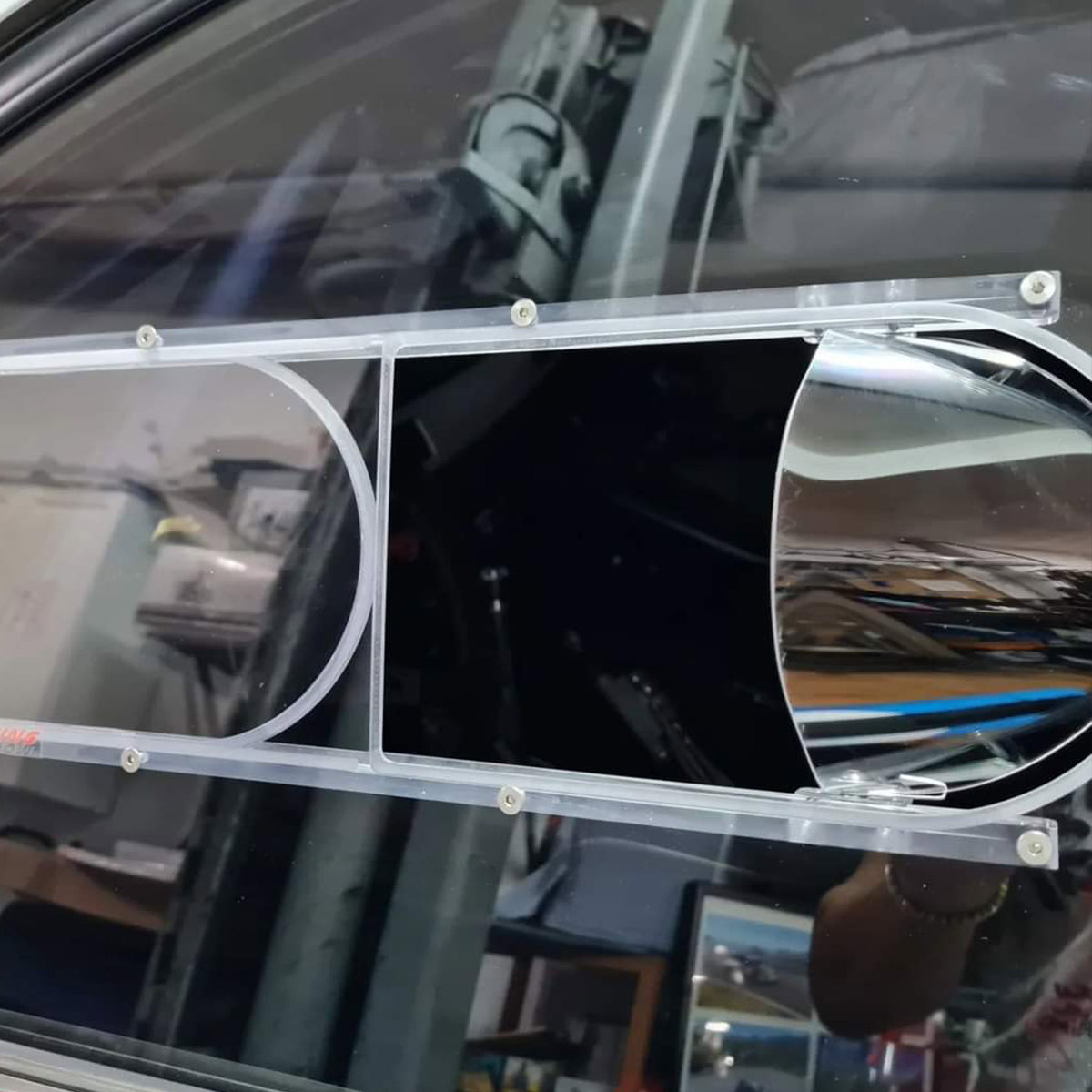Aberturas de ventilação para janelas Makrolon Exolon Racing Window 2T6+DArray