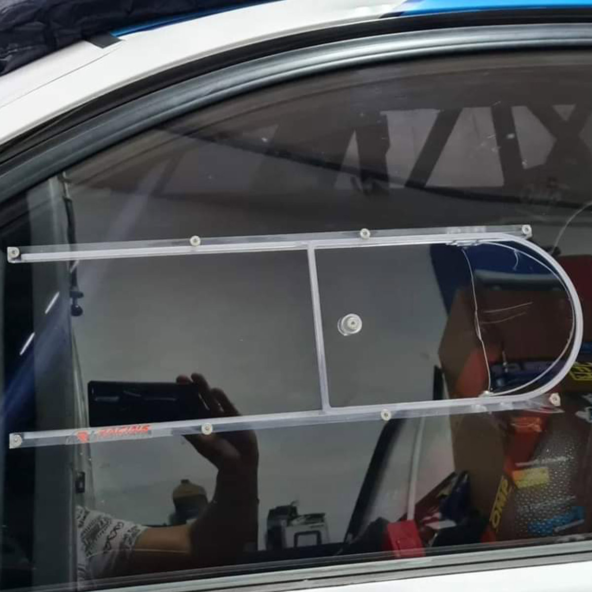 Aberturas de ventilação para janelas Makrolon Exolon Racing Window 2T6+DArray