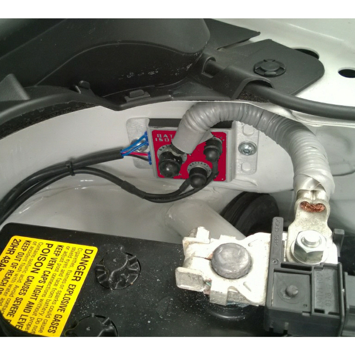 Interruptor corta-circuito eletrônico Cartek GT com botão vermelho CK-BG-06-RArray